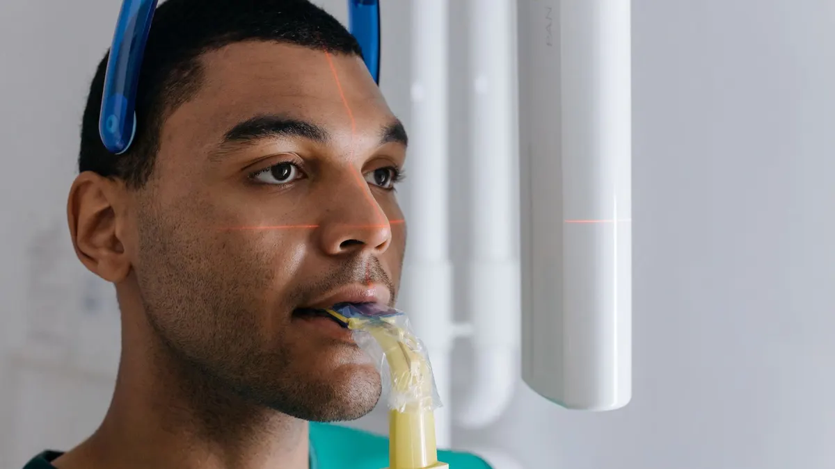 Tomografia CBCT przed leczeniem kompleksowym – jak wpływa na kolejność zabiegów