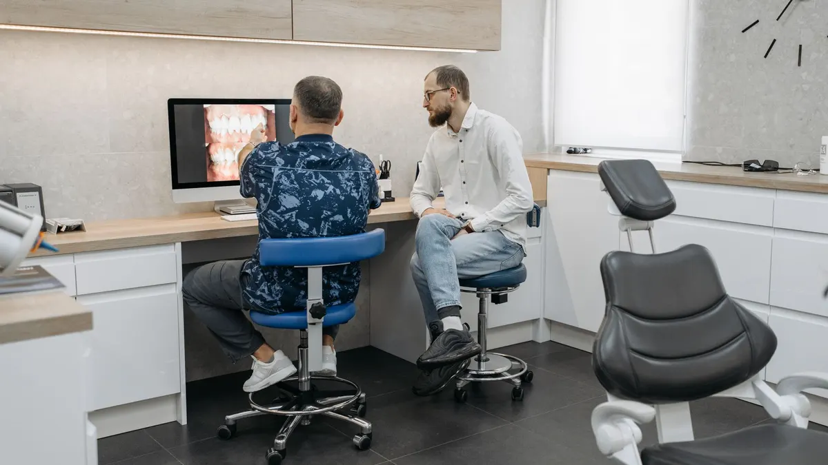 Leczenie stomatologiczne seniora o ograniczonej sprawności – organizacja wizyt i decyzje kliniczne