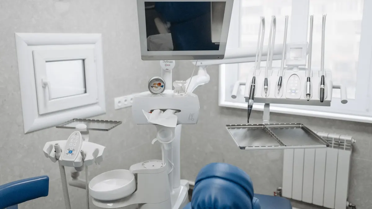Suchość w ustach podczas snu w okresie karmienia piersią – kiedy zgłosić się do kliniki?