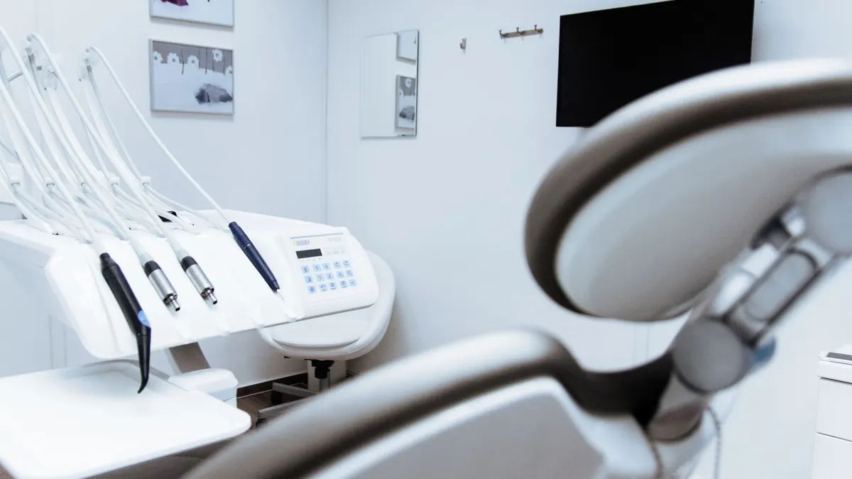Zmiana terminu wizyty u dentysty – jak przełożyć lub odwołać rezerwację